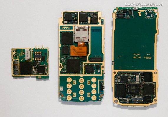 Слева направо: основные платы Nokia 6700, N95 и N70