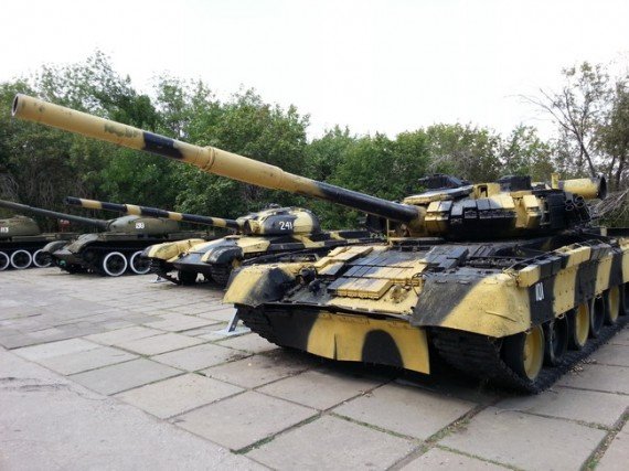 Парк Победы в Саратове современный танк