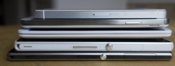 Снизу вверх: Sony Xperia Z1, Sony Xperia Z, LG G2, Samsung Galaxy S4, iPhone 5s