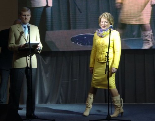 Валентина Ивановна Матвиенко в желтом платье