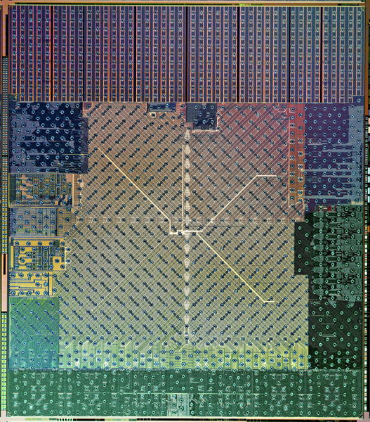 Так выглядит кристалл Ontario и Zacate – эти APU отличаются друг от друга только тактовой частотой. Действительно, плотность интеграции производит впечатление, и определить – где ядра x86, а где GPU, практически невозможно.