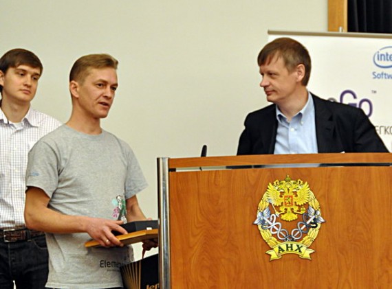 Дмитрий Рыжков с графическим редактором Glow, использующим эффект дневного света