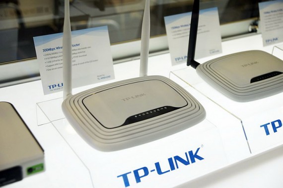 Действительно, экстерьер новых моделей TP-Link довольно далек от традиционных серых коробочек