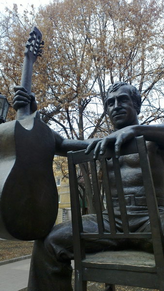 Памятник Высоцкому в Воронеже