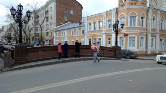 Воронеж традиция в день свадьбы перетаскивать через мост невесту