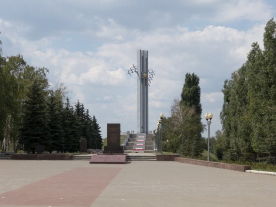 Парк Победы в Саратове мемориал Журавли