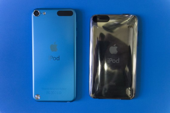 Несколько фотографий с раритетным iPod touch позапрошлого, третьего поколения