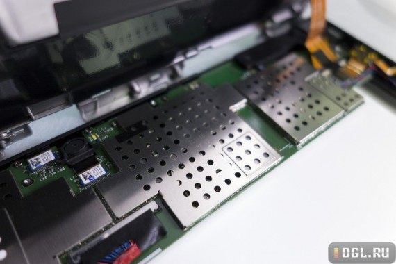 Все электронные компоненты Surface закрыты защитными экранами, выполняющими также роль радиатора