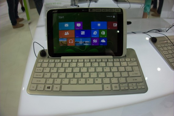 На стенде Acer красуется первый в мире 8-дюймовый планшет на Windows 8