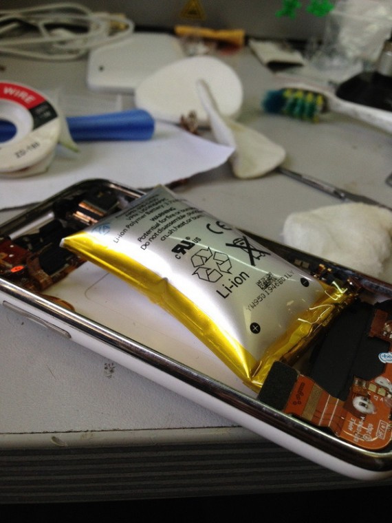 востановленный refubrished iPhone вздулась батарея ремонт