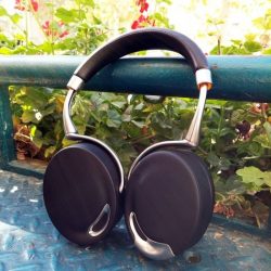 Наушники Parrot Zik: портрет на фоне Иерусалима