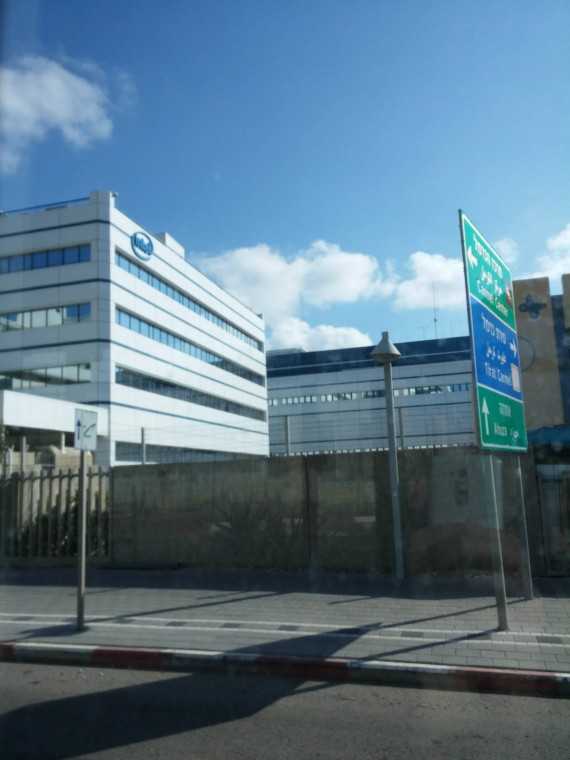 Израиль LG G2 фотография. Одно из зданий Intel в Хайфе. Я там когда-то бывал.