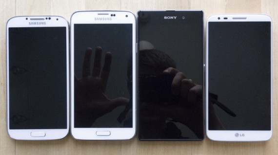 Слева направо: Samsung Galaxy S4, Samsung Galaxy S5, Sony Xperia Z1 и LG G2