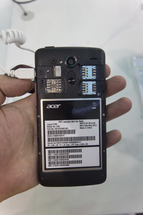  смартфон Acer Liquid E700 с тремя сим-картами