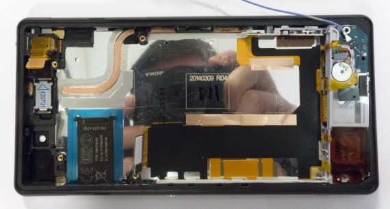 Разбираем Sony Xperia Z2, новый флагман с необычной системой охлаждения