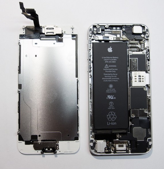 iPhone 6: разбираем в Москве, оцениваем ремонтопригодность и сравниваем с iPhone 5s