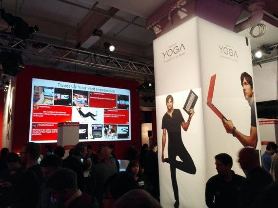 "Lenovo провела в Лондоне мастер-класс по йоге: пять планшетов, один ультрабук и Эштон Кутчер