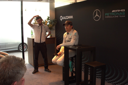 Не каждый день можно увидеть живьем пилота Нико Росберга, а вот суть сотрудничества Mercedes AMG и Qualcomm пока не до конца ясна