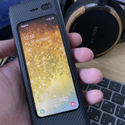 Распаковка и первый взгляд на Samsung Galaxy Fold
