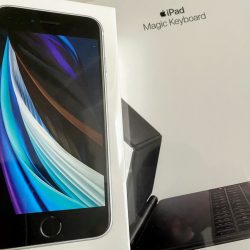 Распаковка iPhone SE 2020 и Magic Keyboard для iPad Pro