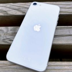 Обзор iPhone SE 2020: Самый удачный из «недорогих» айфонов