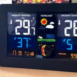 Обзор метеостанции HIPER IoT Weather Station P1: цветной экран, всепогодные датчики  и Wi-Fi
