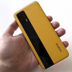 Обзор смартфона Realme GT 5G: Snapdragon 888 по самой низкой цене
