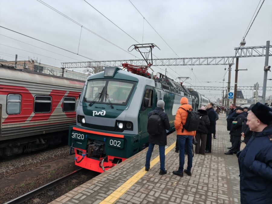 поезд Буревестник